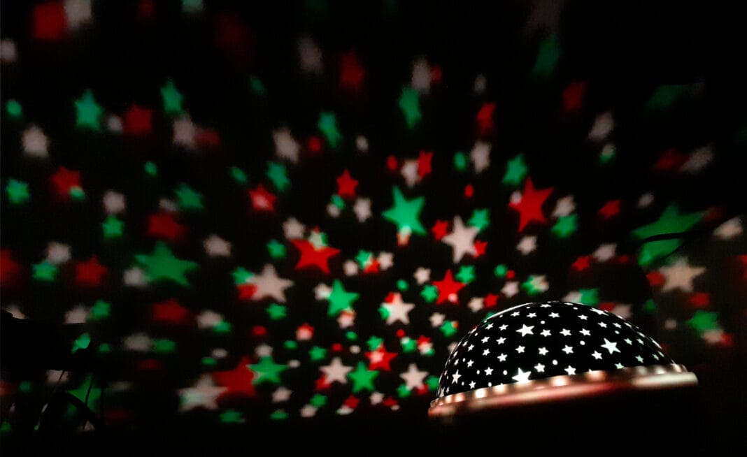 Cielo stellato nella stanza di un bambino - lampada