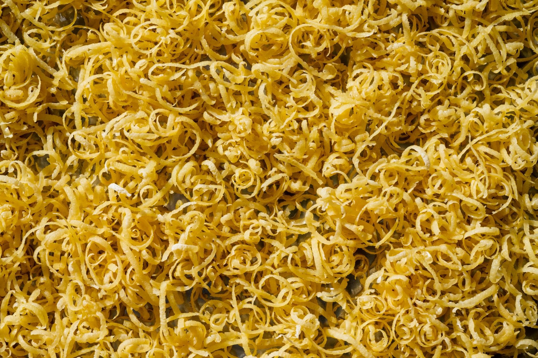 Spiralizowane żółte warzywa jako baza do wegańskiego bezglutenowego makaronu