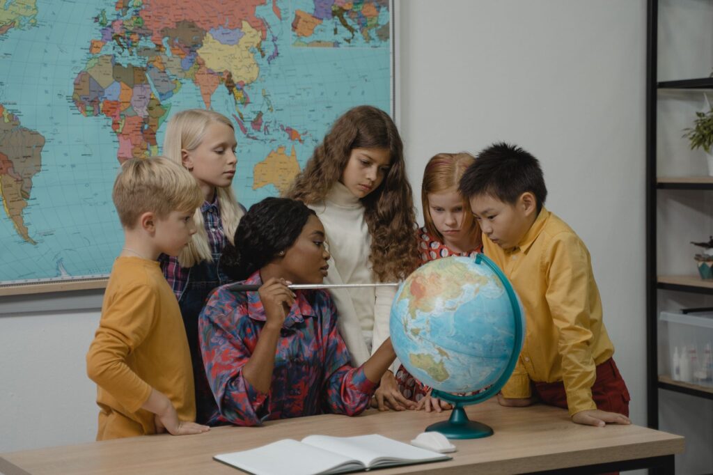 Jak wygląda dzień pracy nauczyciela w Norwegii? Pensum, obowiązki pozalekcyjne i dobrostan