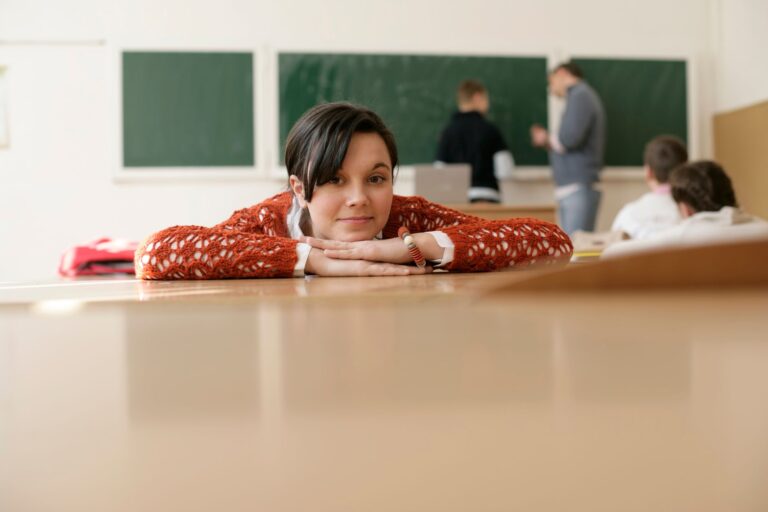 Obserwacja lekcji przez dyrektora: 6 elementów, na które nadzór pedagogiczny zwraca uwagę w nowym arkuszu