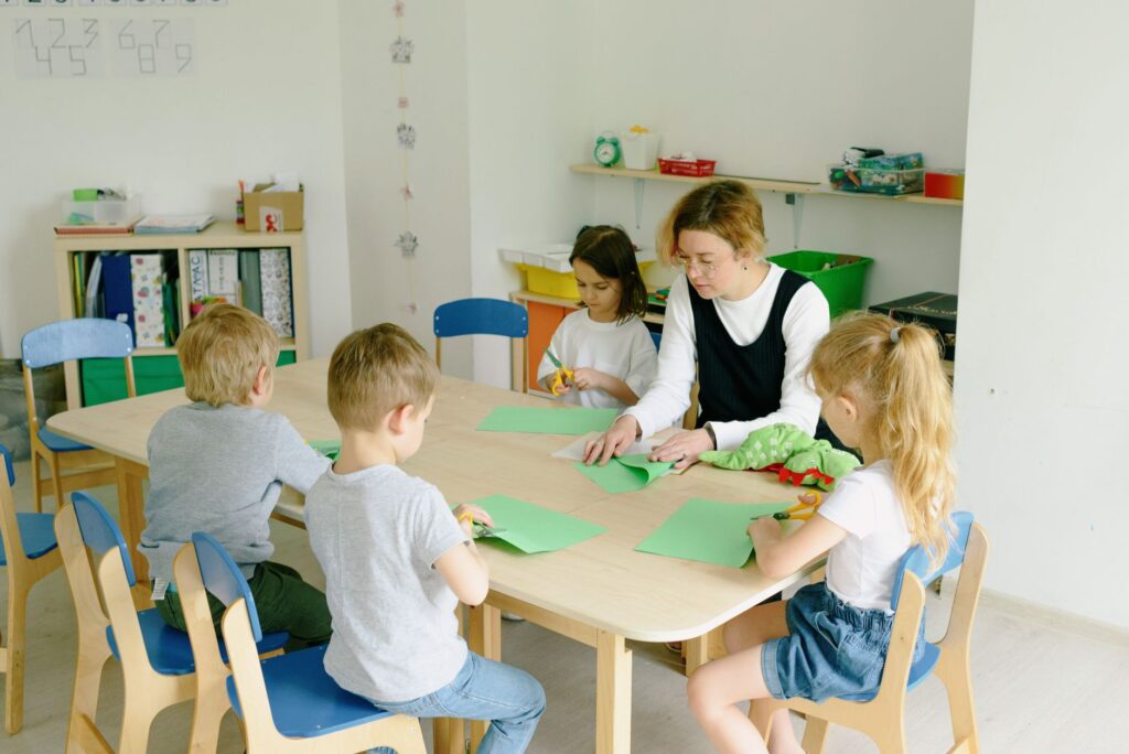 Obserwacja lekcji przez dyrektora: 6 elementów, na które nadzór pedagogiczny zwraca uwagę w nowym arkuszu